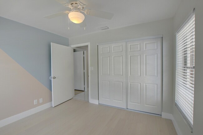 Building Photo - 20995 Country Creek Dr