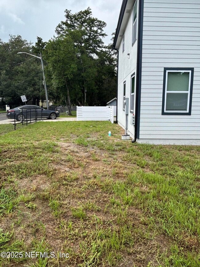 Building Photo - 4930 Old Middleburg Rd N