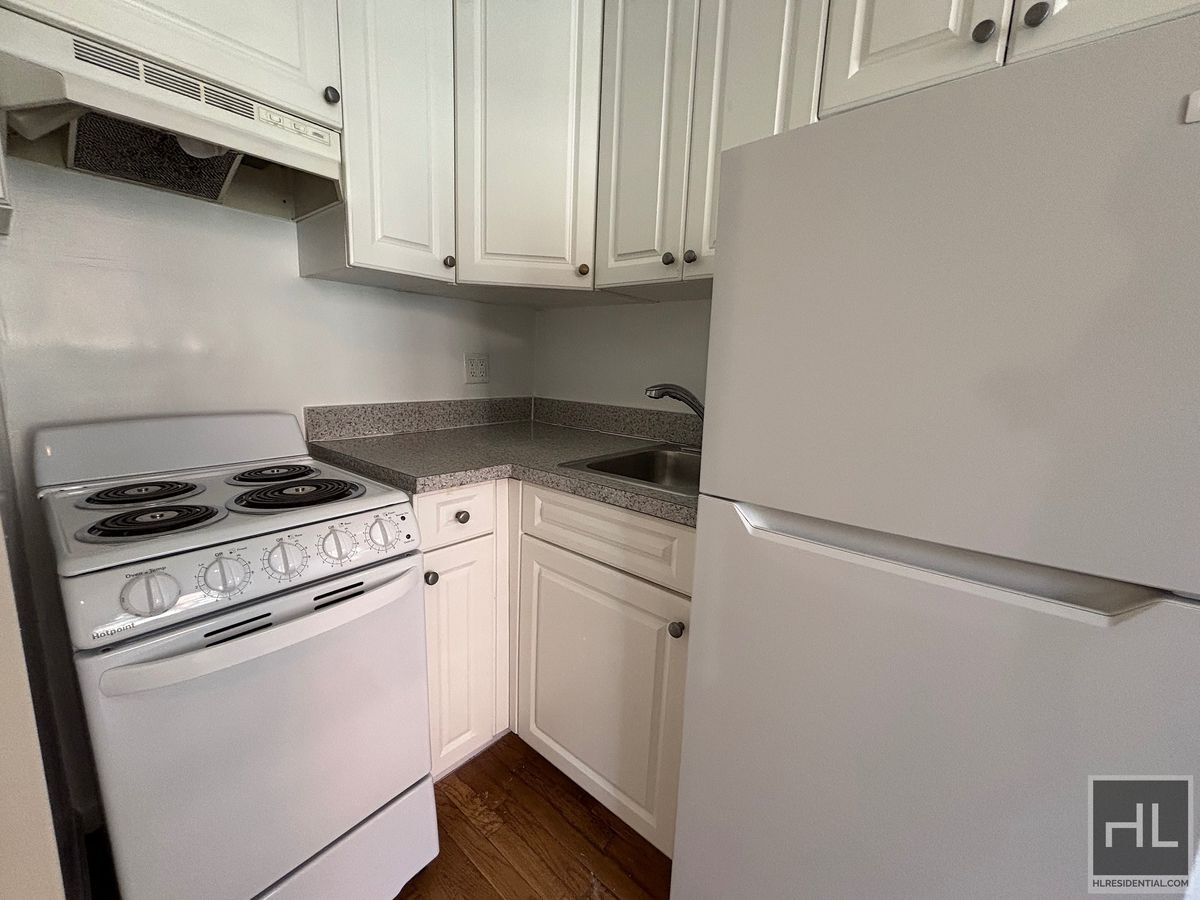 Building Photo - WEST 72 STREET