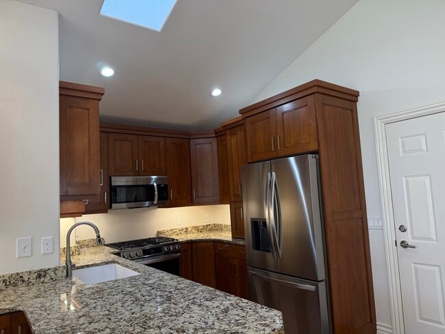 Building Photo - Modern Comfort Meets Natural Beauty
