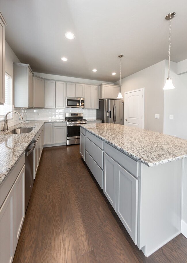 Building Photo - 3 Bedroom Contemporary Townhome off of Austin Bluffs