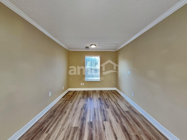Building Photo - 208 Winding Willow Trl