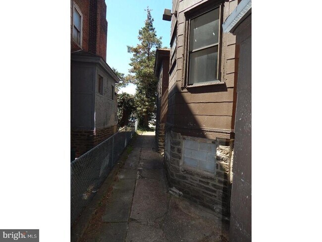 Building Photo - 5717 N Park Ave