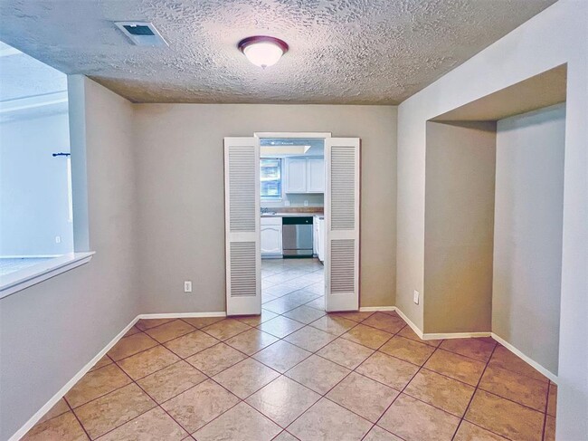 Building Photo - 3518 Almondwood Dr