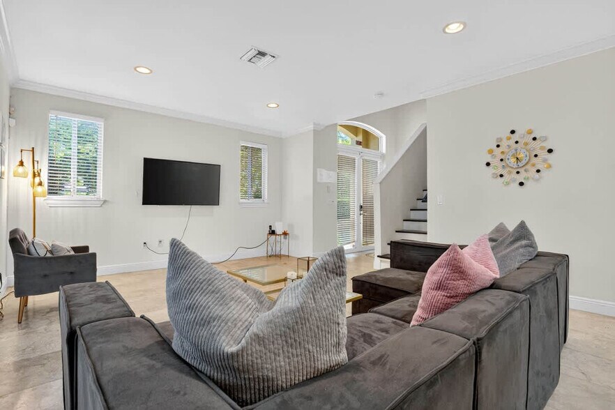 Building Photo - 1705 NE 11th St