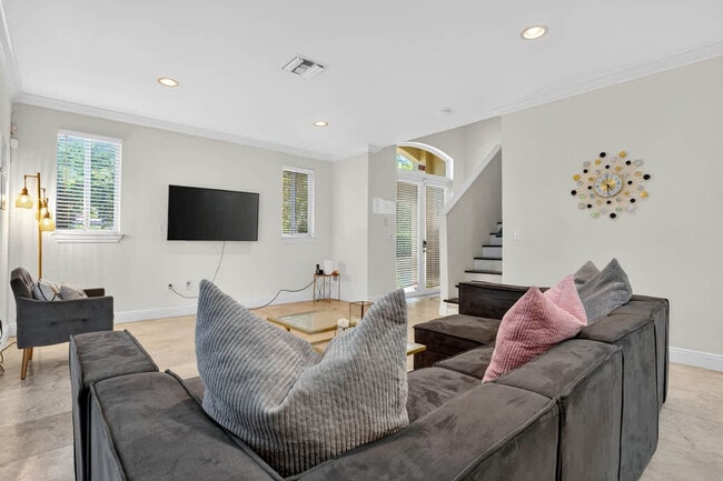 Building Photo - 1705 NE 11th St