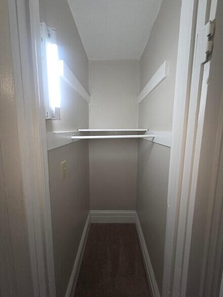 Building Photo - 340 W 24th St