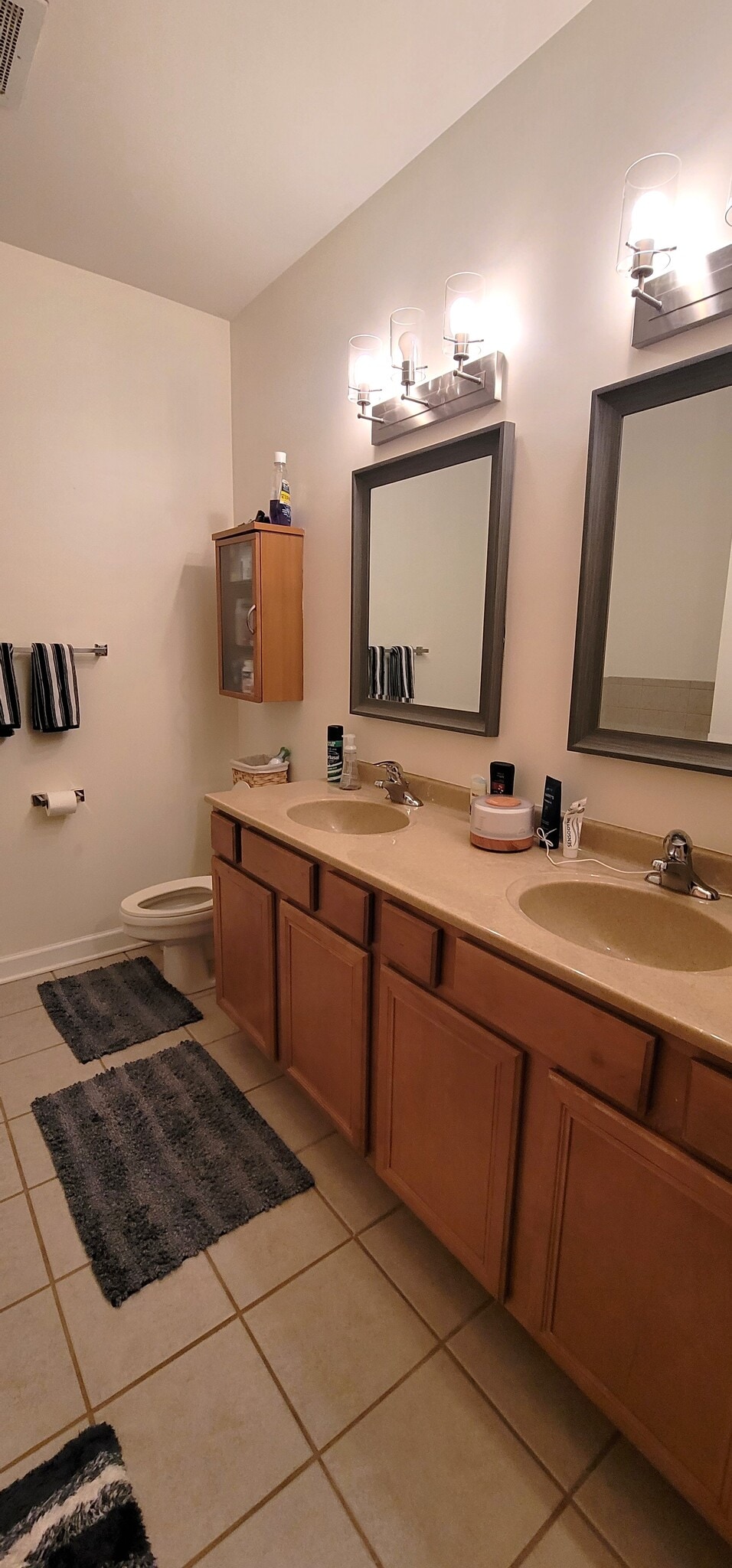 Building Photo - 221 E Cullerton St