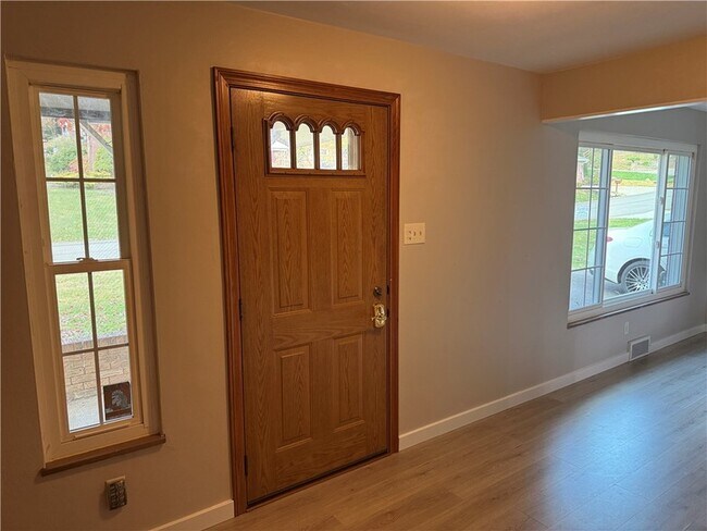 Building Photo - 300 Taylor St