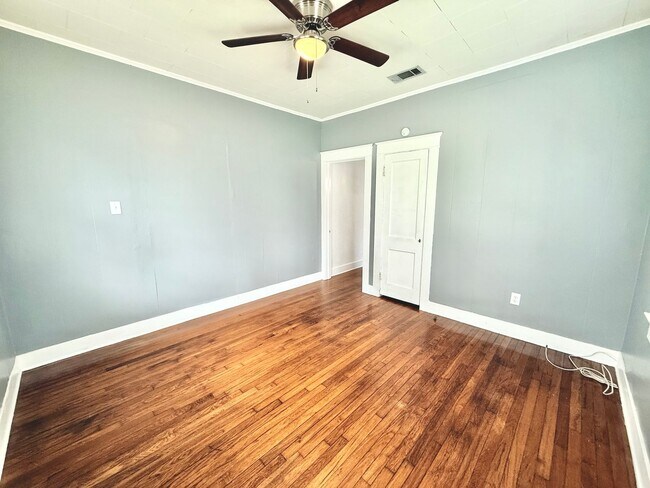 Building Photo - 2BR Home with Sunroom & Extended Driveway