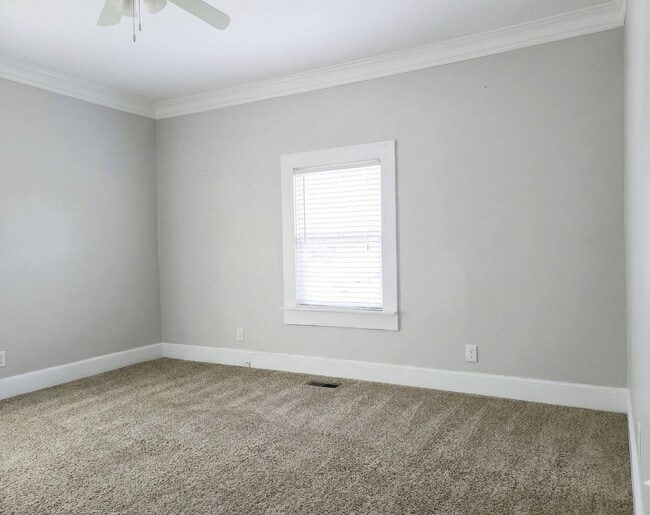 Building Photo - 402 Laurel St