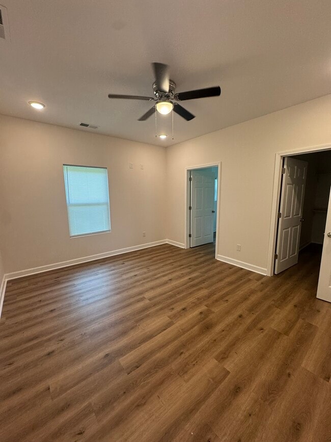 Building Photo - Hicks Duplex