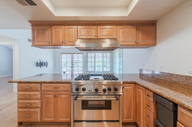 Building Photo - 16 Sausalito Cir W