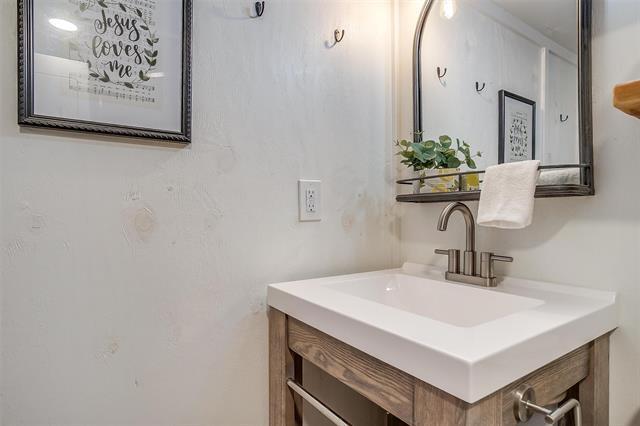 Building Photo - 1809 Whispering Oaks St