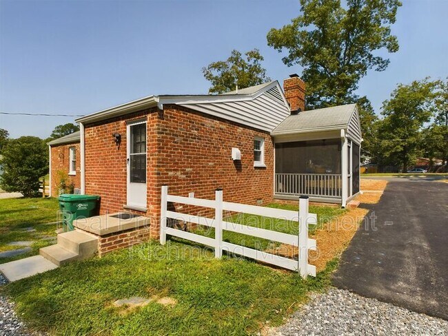 Building Photo - 709 N Parham Rd