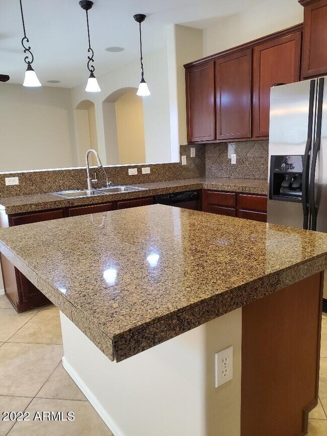 Building Photo - 46059 W Barbara Ln