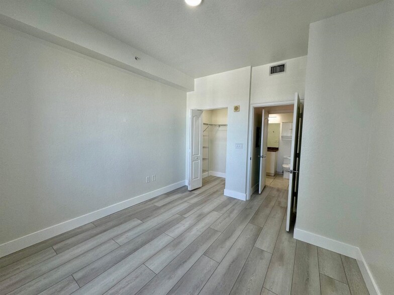 Building Photo - 1830 Radius Dr