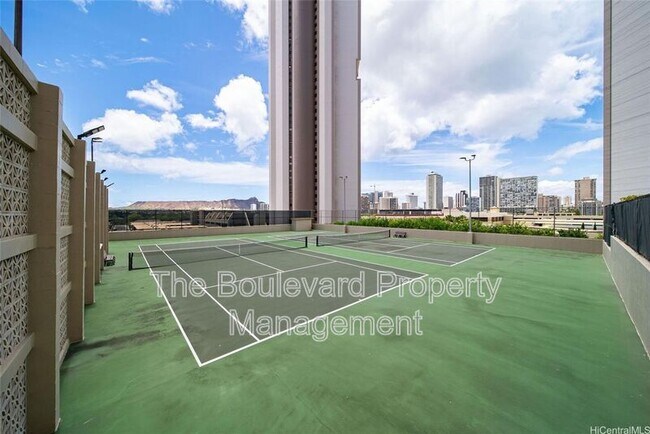 Building Photo - 2499 Kapiolani Blvd