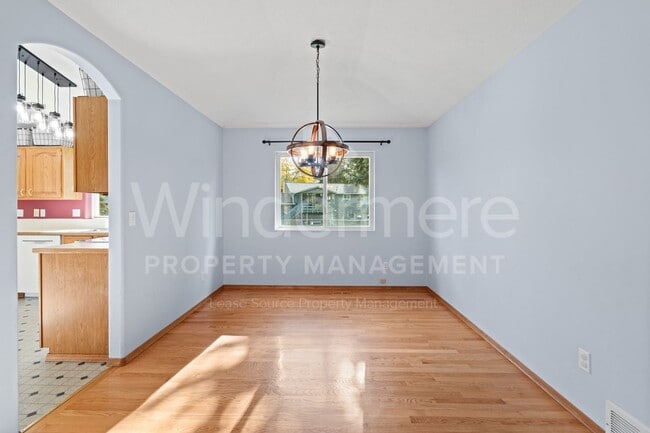 Building Photo - Beautiful 4-Bedroom Home In The South Hill...