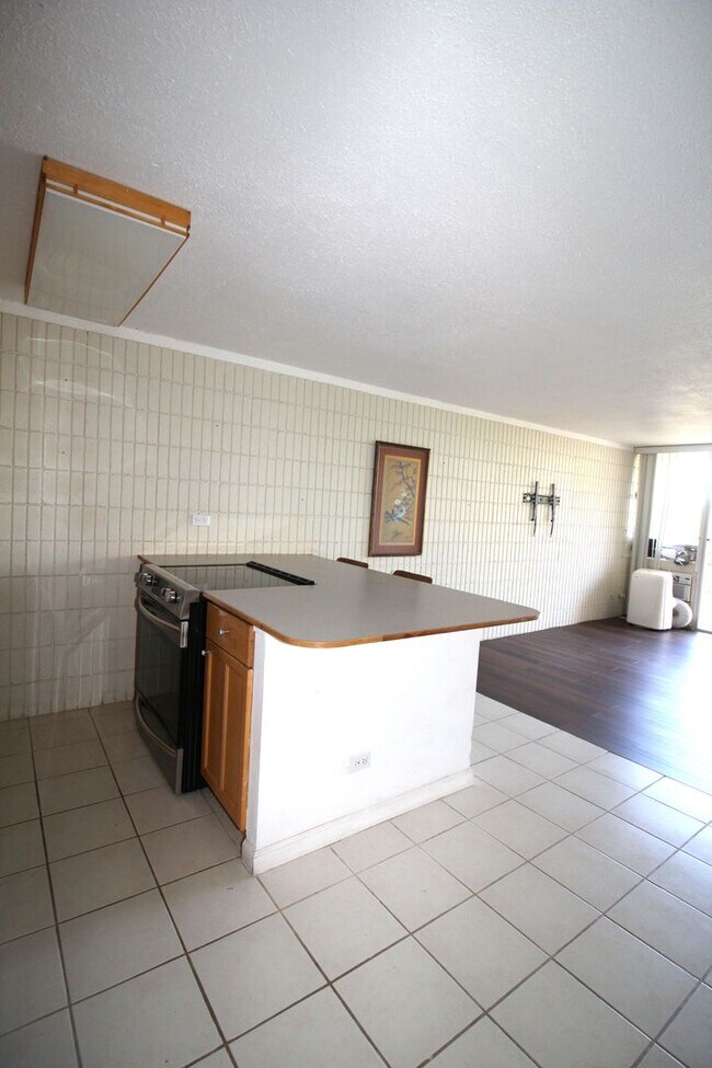 Building Photo - Live Just Steps from the Beach – 1BR at Mo...
