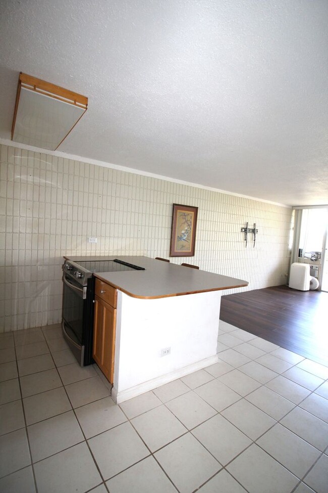 Building Photo - Live Just Steps from the Beach – 1BR at Mokuleia Sands!