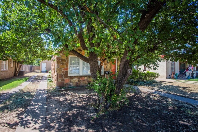 Building Photo - Pre Lease this Tech Terrace Beauty