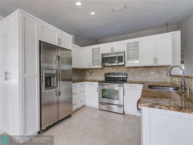 Building Photo - 9420 NW 31st Pl