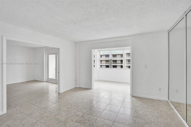 Building Photo - 3100 NE 49th St