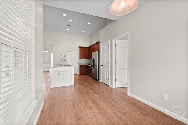 Building Photo - 168 Willow Point Cir