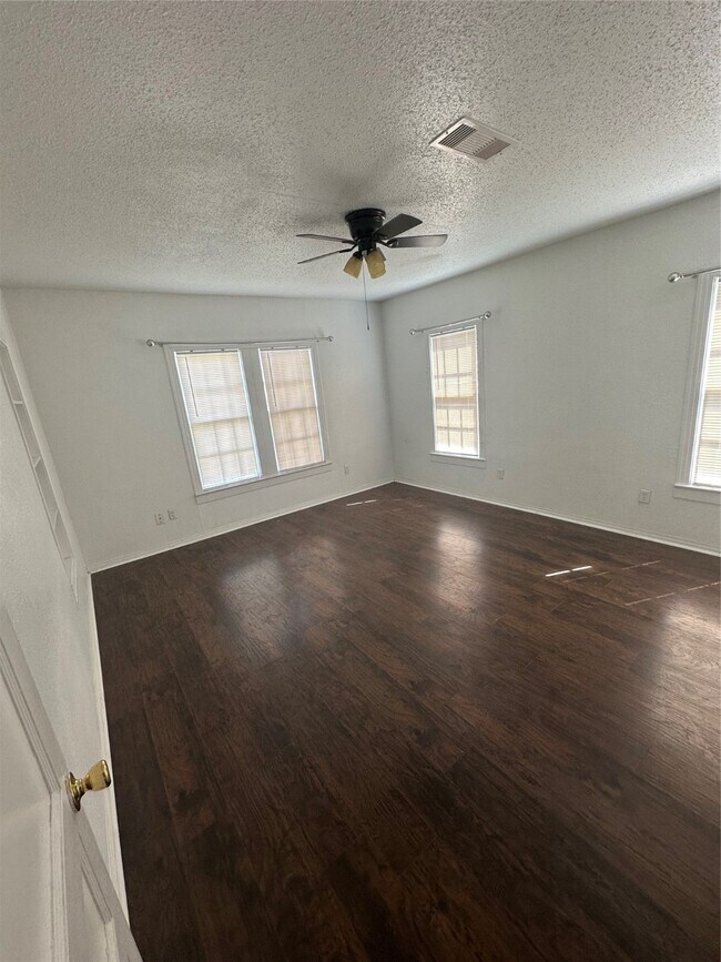 Building Photo - 10715 Hillman Dr