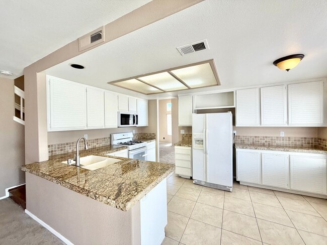 Building Photo - 36335 Grimaud Ct