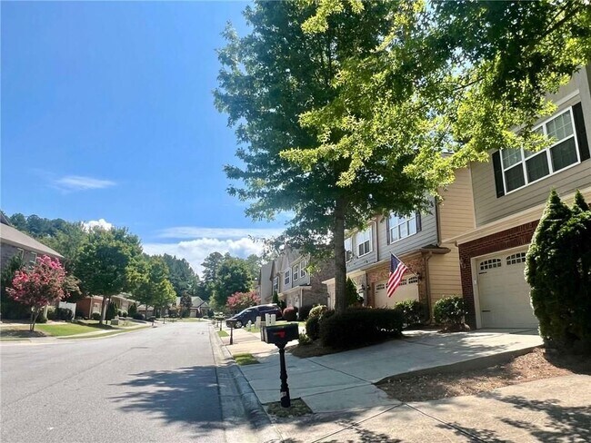 Building Photo - 3232 Brockenhurst Dr