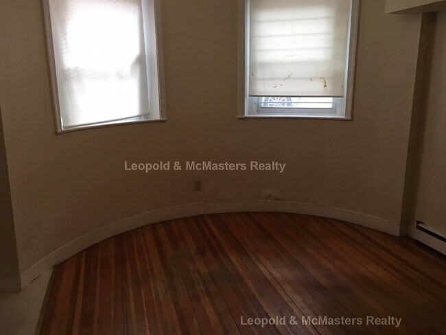 Building Photo - 181 Thorndike St