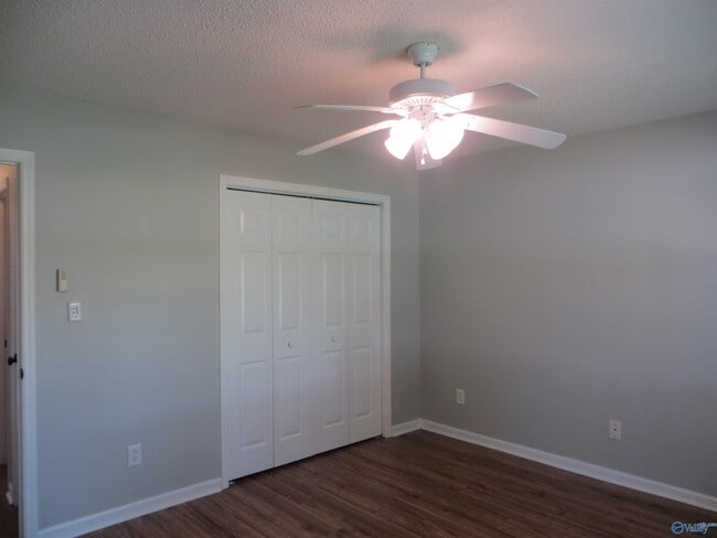 Building Photo - 105 Royalty Ct