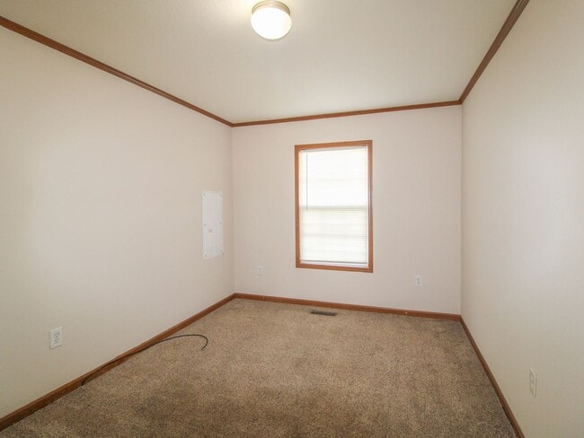 Building Photo - 130 Meadows Ln