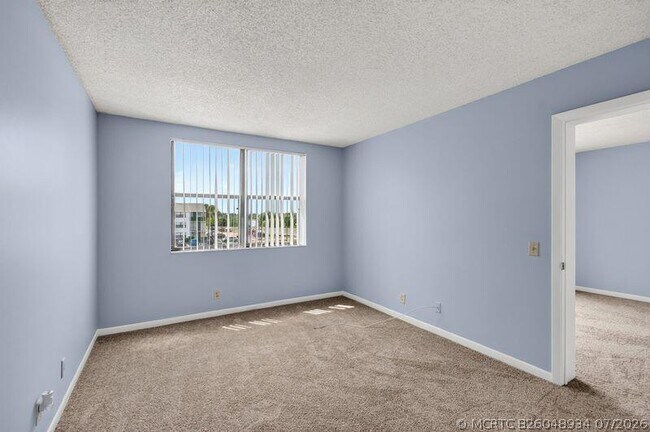 Building Photo - 724 Executive Center Dr