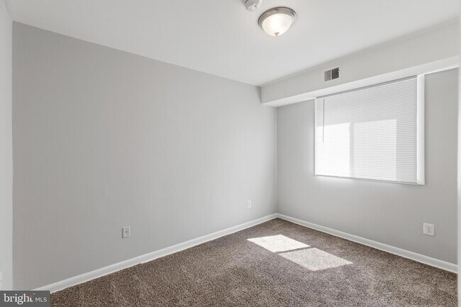 Building Photo - 5340 C St SE