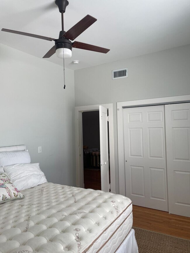 Building Photo - Main128-130