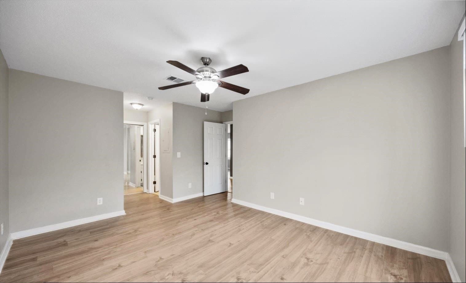Building Photo - 2080 Woodlawn Dr SW