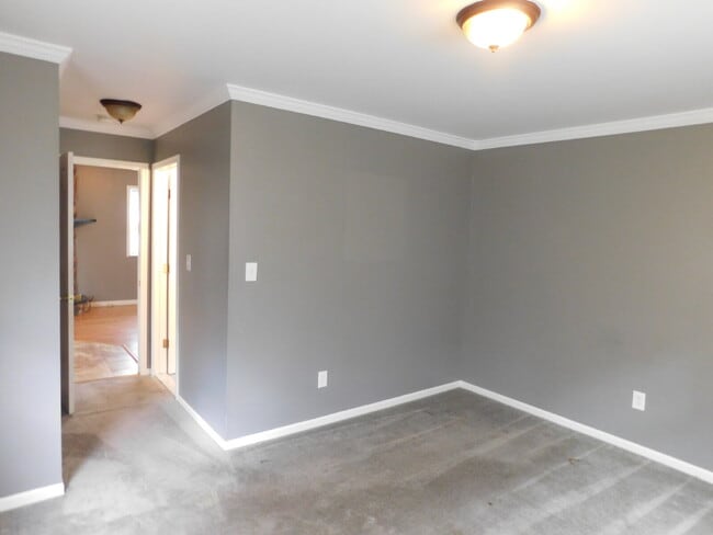 Building Photo - Move In Ready Ranch