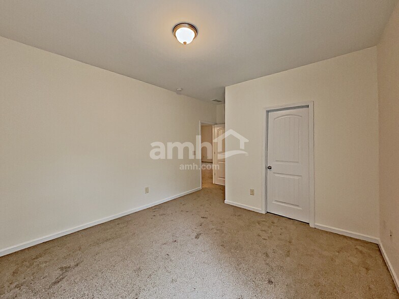 Building Photo - 105 Hickory Village Cir