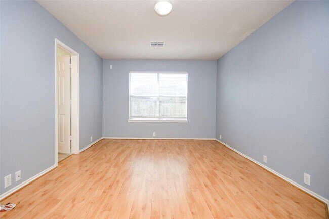 Building Photo - 6003 Baldwin Elm St