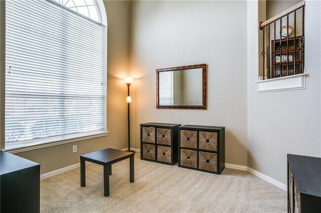 Building Photo - Immaculate home on a beautifully landscaped lot, tandem garage, plenty of storage!