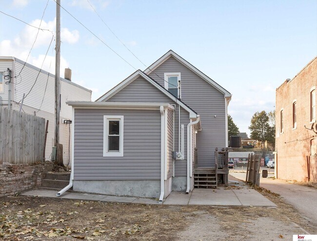Building Photo - 2417 S 13th St