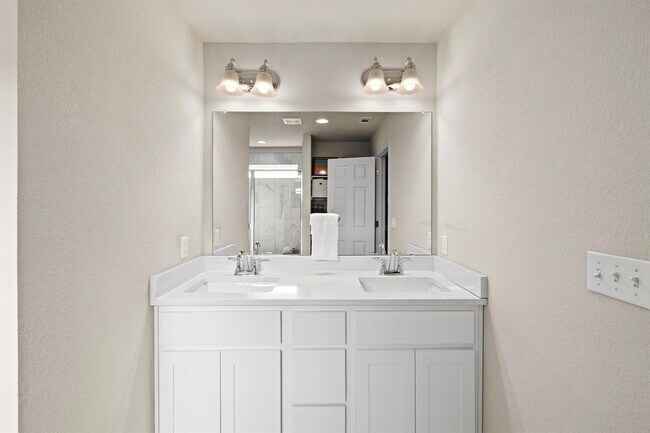 Building Photo - 11910 Clayton Creek Ave