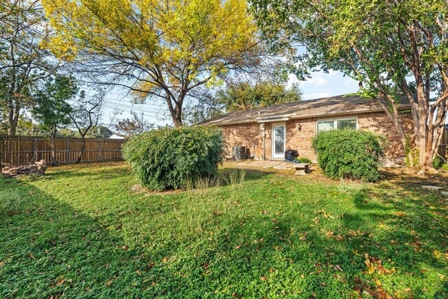 Building Photo - Spacious 3-Bedroom Home in The Colony – Available Now!