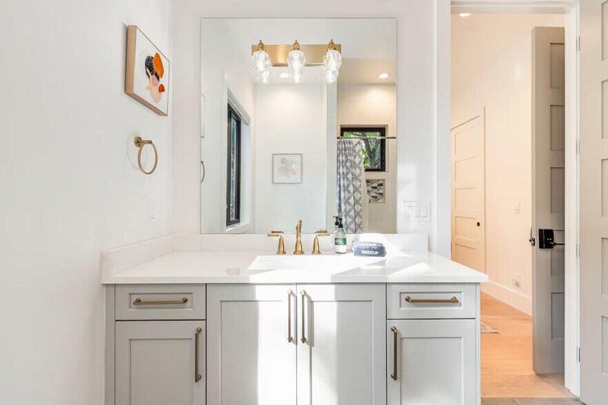 Building Photo - 115 110th Pl SE