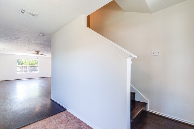 Building Photo - 7215 Autumn Day Ct