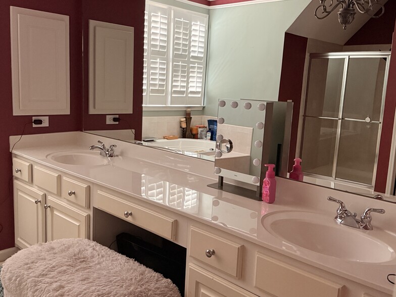 Building Photo - 6205 Providence Club Dr