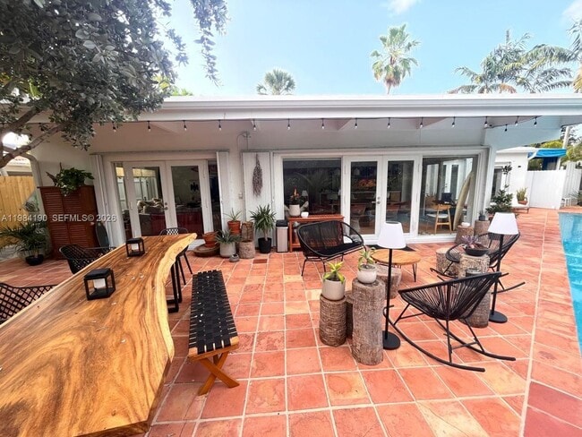 Building Photo - 240 Greenwood Dr